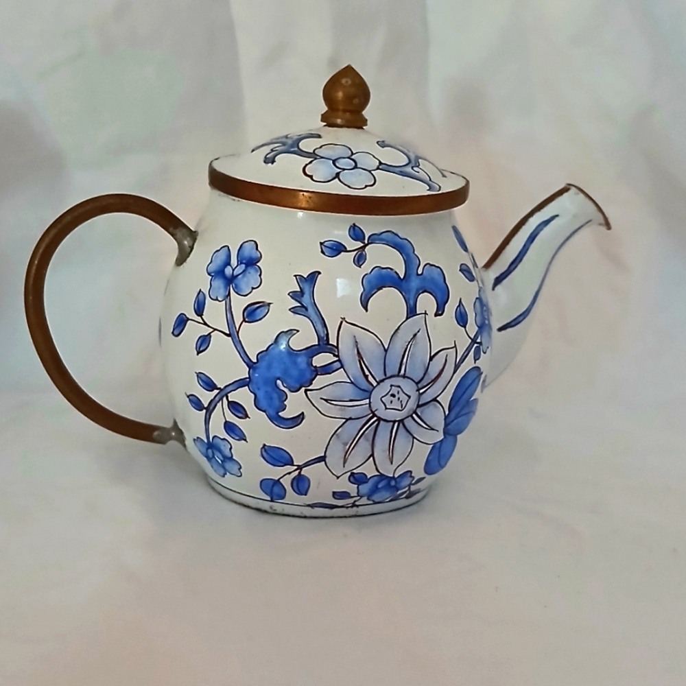 Chinemel B. YEE Miniature Teapot